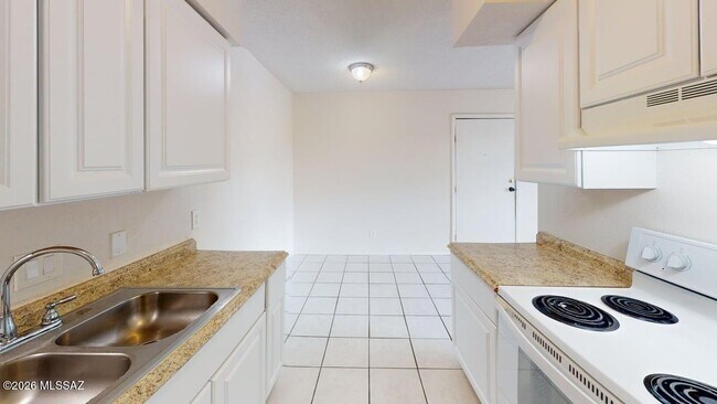 Building Photo - 6341 N Barcelona Ct