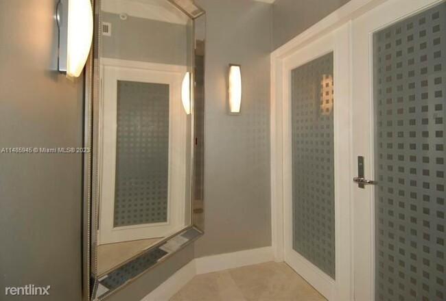 Building Photo - 3 br, 2.5 bath Condo - 6051 N Ocean Dr Apt...