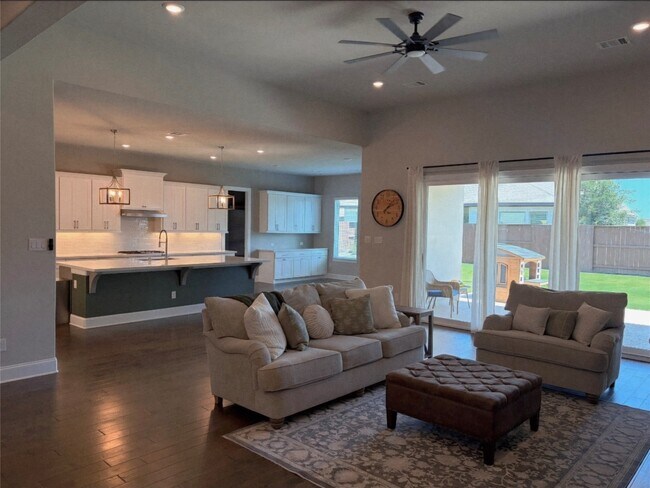 Building Photo - 3606 Canyon Dr