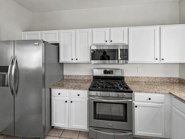 Building Photo - 6501 San Antonio Dr NE