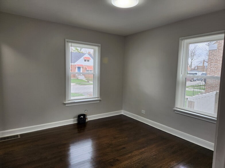 Building Photo - 14124 Manor Ave