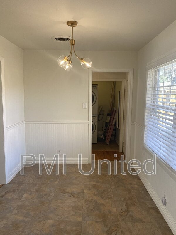 Building Photo - 510 Panhandle St