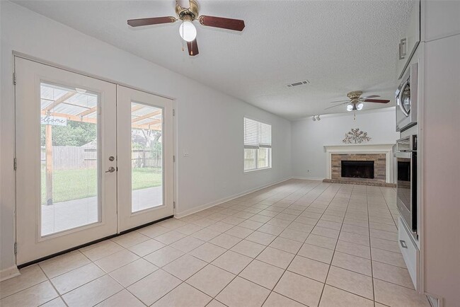 Building Photo - 3131 Double Lake Dr
