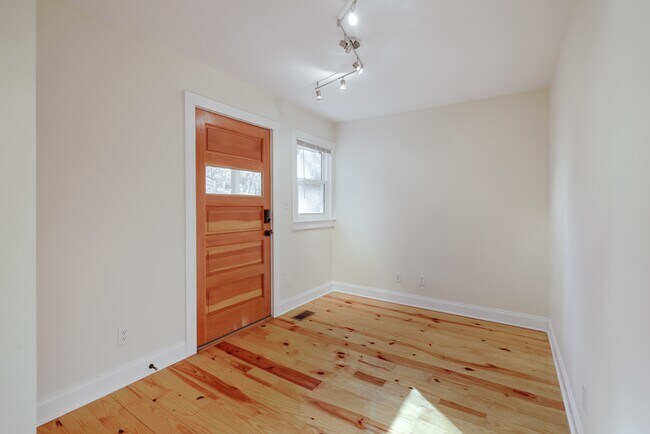 Building Photo - 145 Hendrix Ave