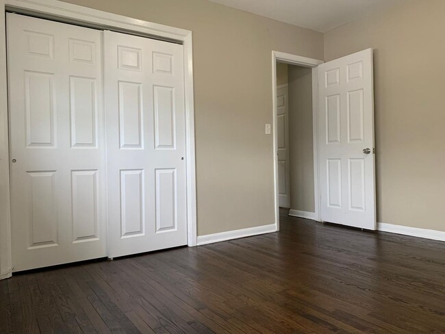 Building Photo - 4 Bedroom 2 Bath Spacious Home