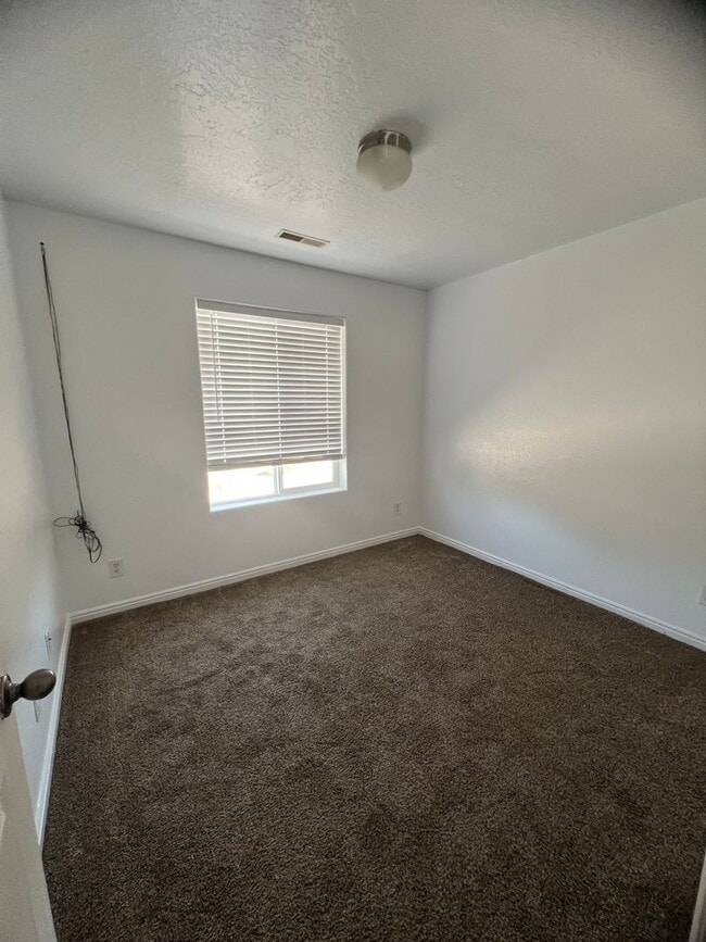 Building Photo - Newly Updated Townhome in Cedar Crossing