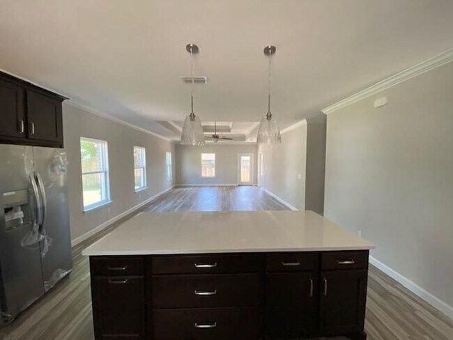 Building Photo - 3-Bedroom Brick Home with Modern Finishes & Large Yard!