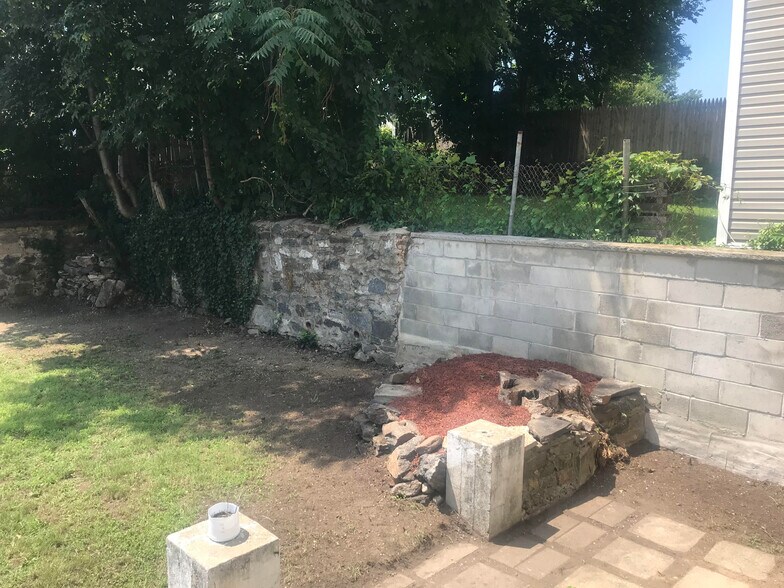 Building Photo - 161 Franklin Ave