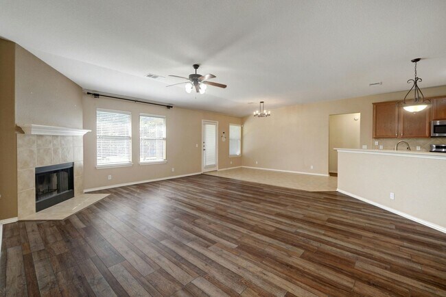 Building Photo - Spacious 4-Bedroom Gem with Office in Desi...
