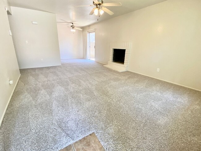 Building Photo - 3 Bedroom 2 Bathroom in Scottsdale