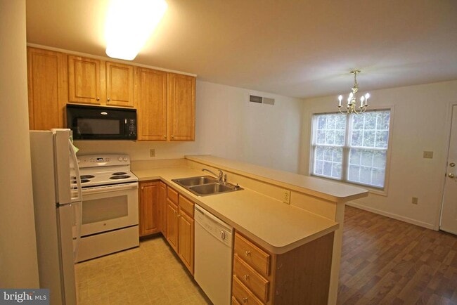 Building Photo - 63 N Cherry St