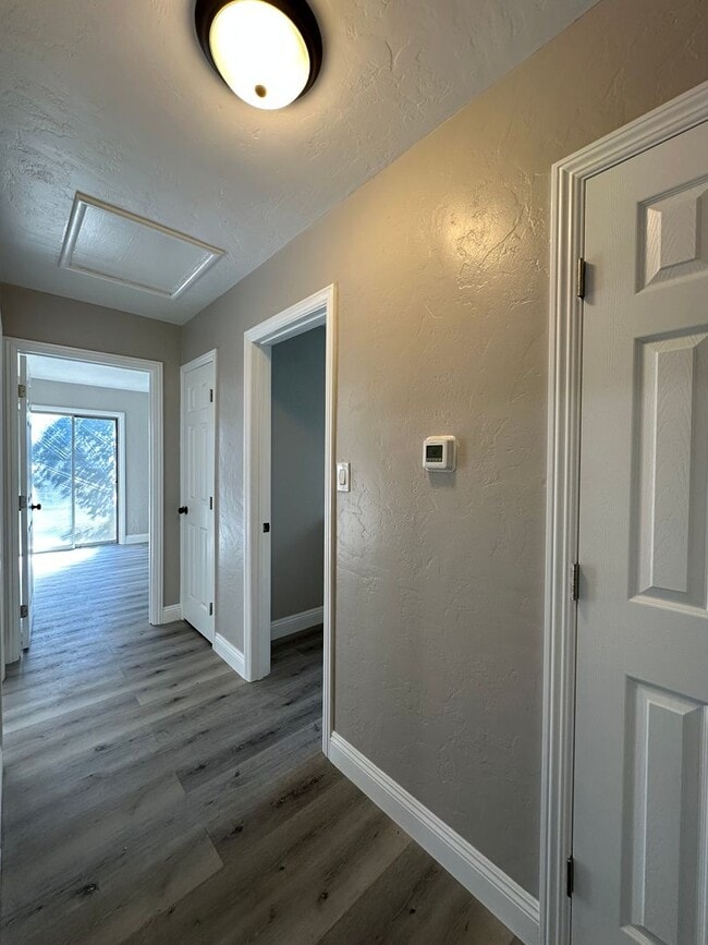 Building Photo - Remodeled Gem in Desirable Neighborhood