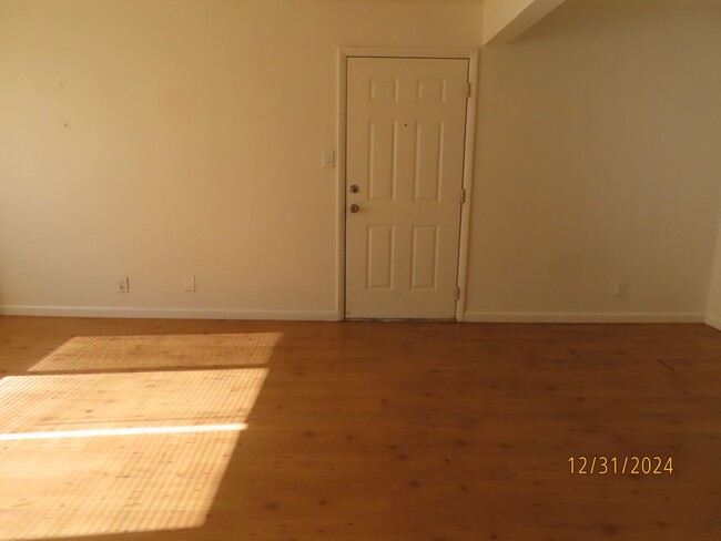 Building Photo - Beautiful 2 Bedroom 2 bath Condo