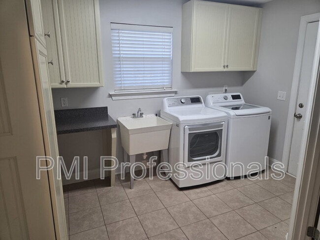 Building Photo - 1205 Cascade Falls Dr