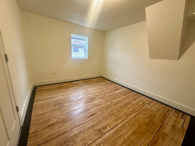 Building Photo - 5 bed 2 bath Single Family Home in Wausau