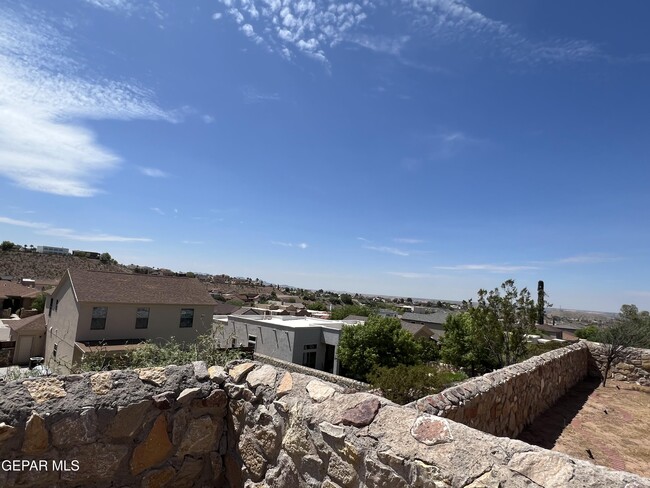 Building Photo - 6700 Hermoso Del Sol Dr