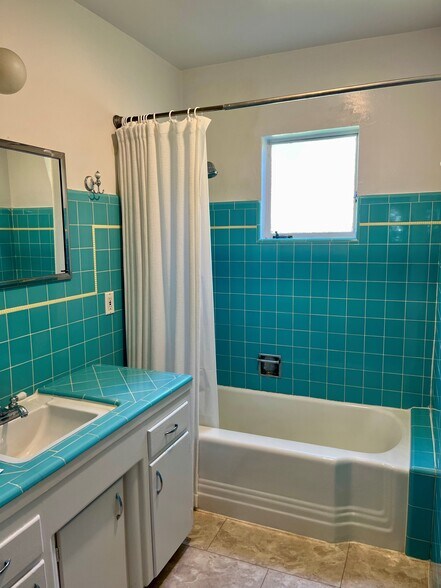 Building Photo - 1284 Montecito Dr