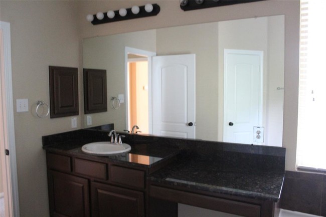Building Photo - 22 Cheswood Manor Drive