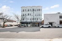 Building Photo - 50 1/2 Common St