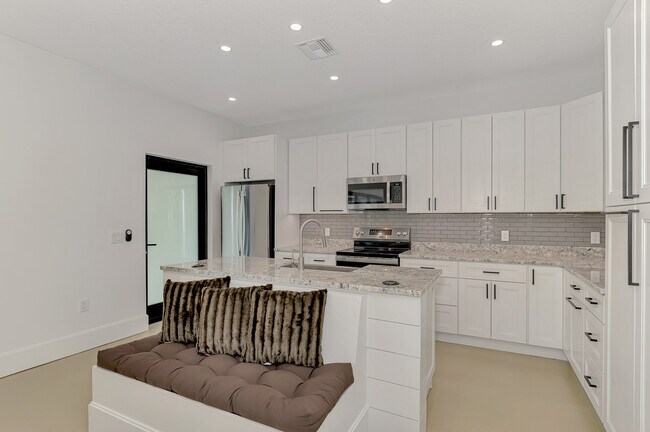 Building Photo - 2144 Webber St