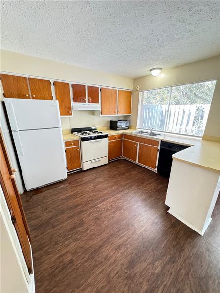 Building Photo - 79 Knollwood Cir