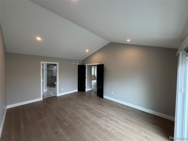 Building Photo - 5140 Woodrun Ct