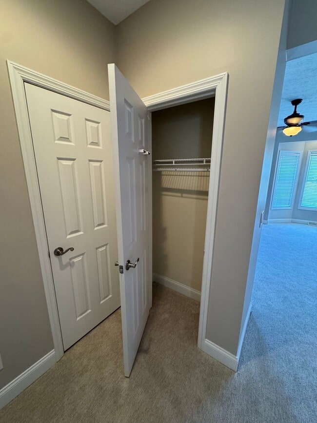 Building Photo - 2 Bed 2 full and 2 1/2 Bath- Imperial PA