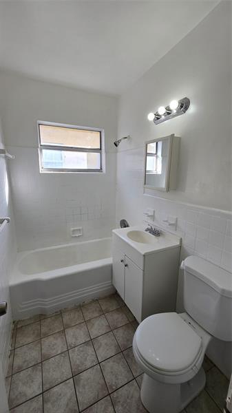 Building Photo - 1012 NW 2nd Ave