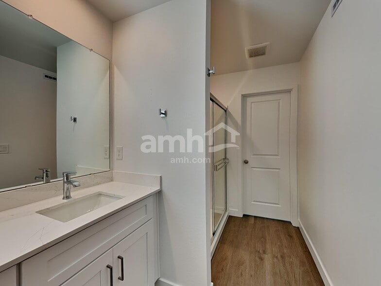 Building Photo - 18450 W El Cortez Pl