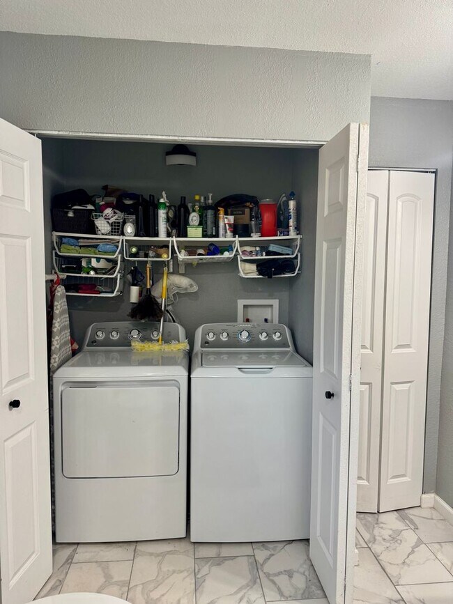 Building Photo - Centrally Located Updated Cape Cod!