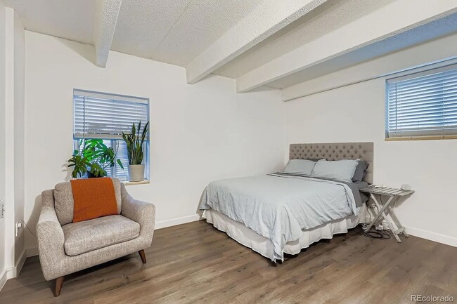 Building Photo - 555 E 10th Ave