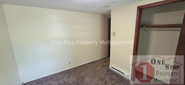 Building Photo - 5020 NW High Dr Terrace