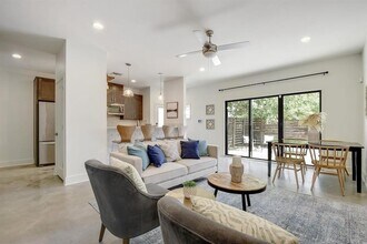 Building Photo - 2101 Montopolis Dr