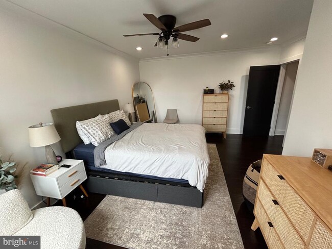 Building Photo - 939 Longfellow St NW