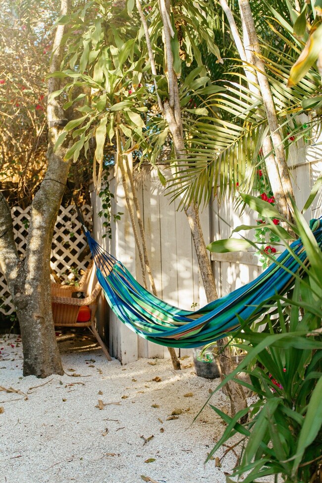 Building Photo - 519 28th St