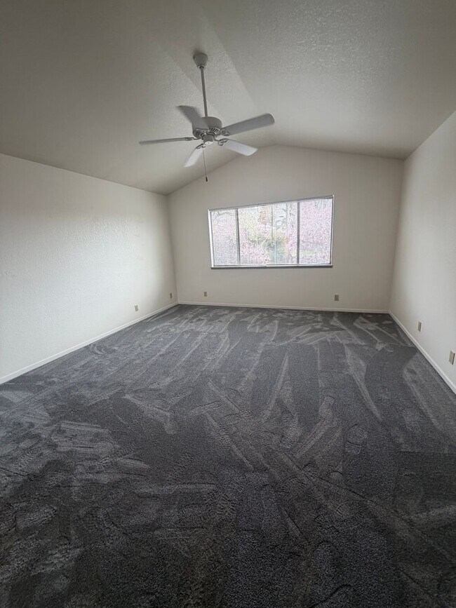 Building Photo - 3 Bedroom Home in Cameron Park