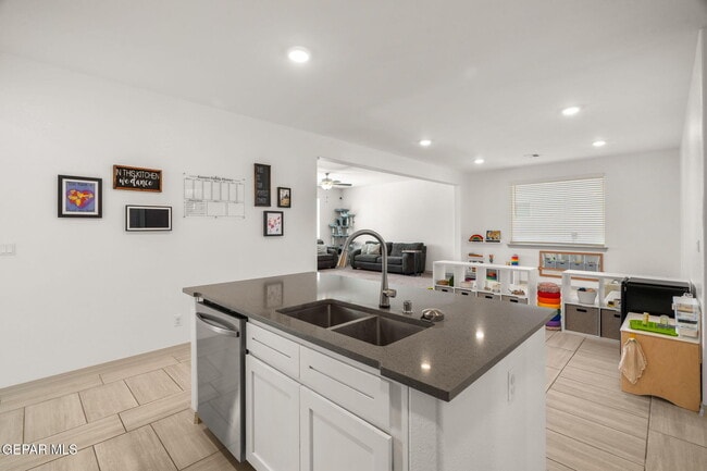 Building Photo - 908 Crystal Deer Dr