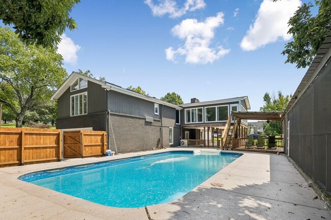 Building Photo - 326 Draper Cir