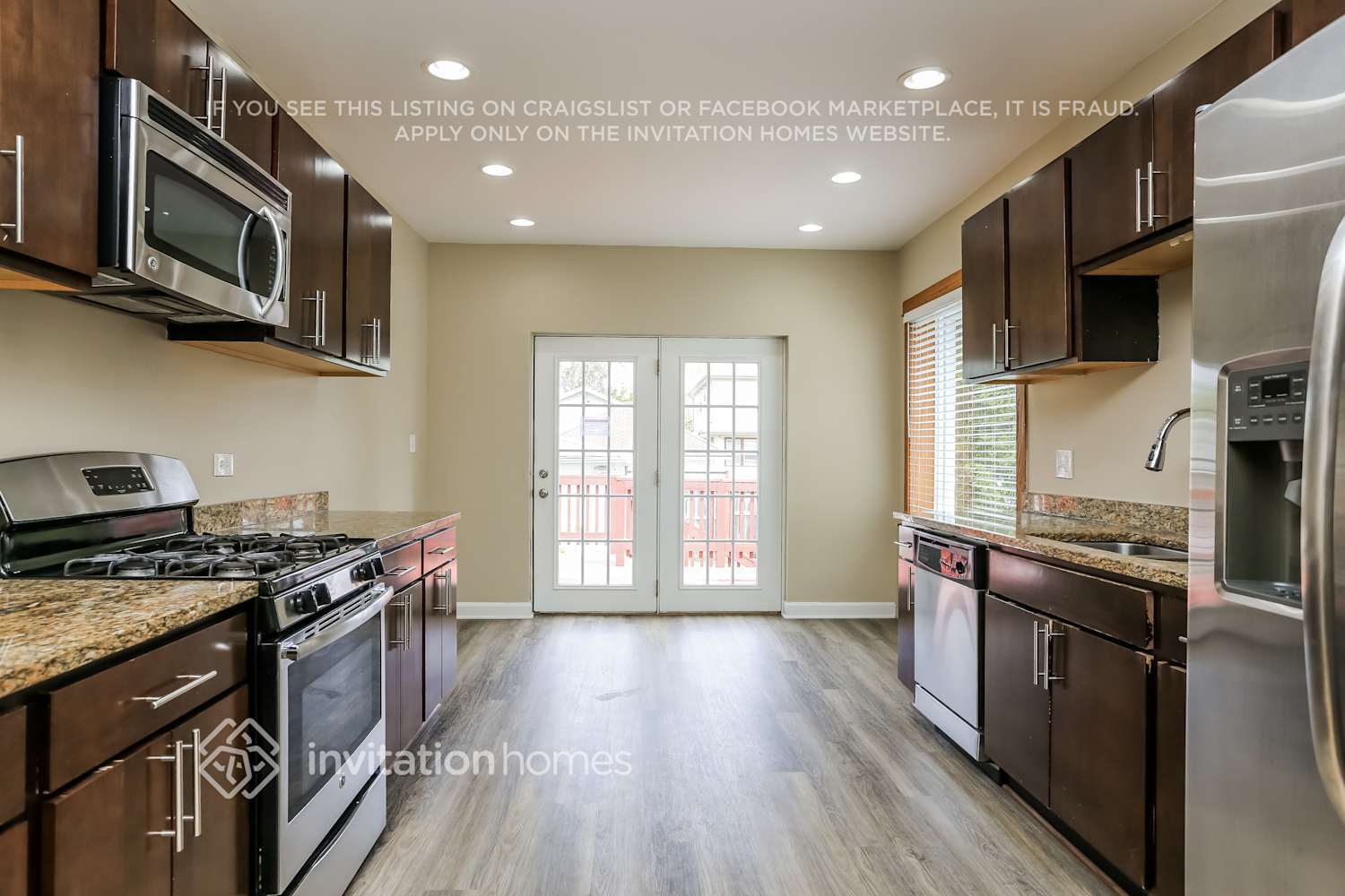 Building Photo - 6209 N Maplewood Ave