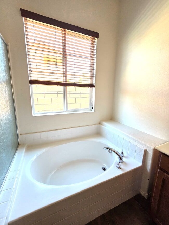 Building Photo - 3 Bedroom Single Story in Providence Gated Community
