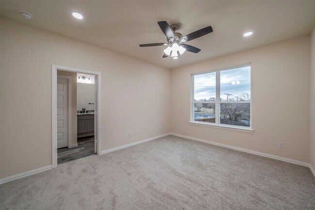 Building Photo - 1605 Mignon Dr