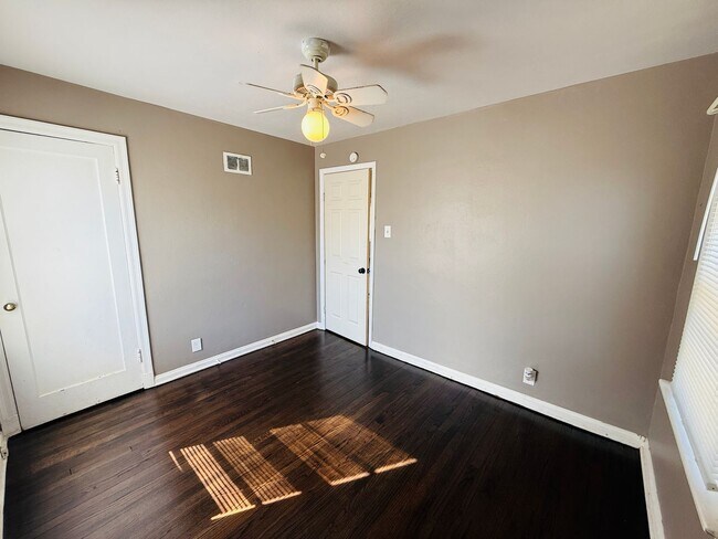 Building Photo - Spacious 3 Bedroom Rental!