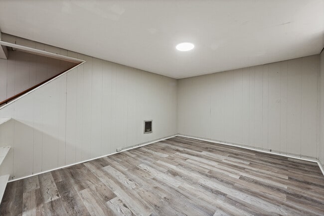 Building Photo - 30 Doran St