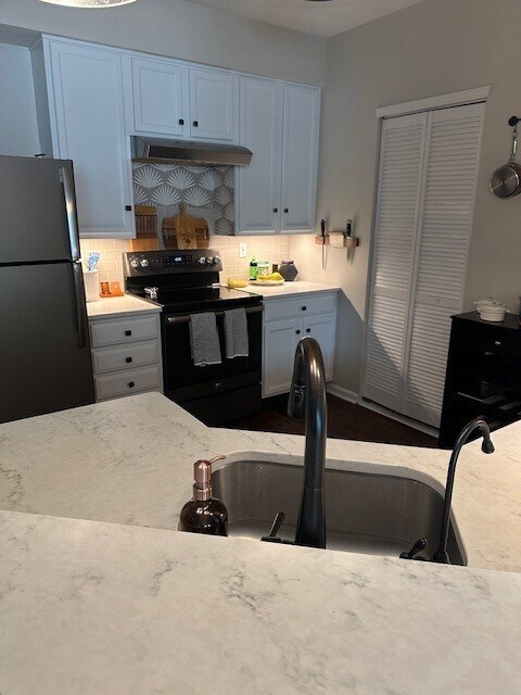 Building Photo - 8392 Enclave Blvd