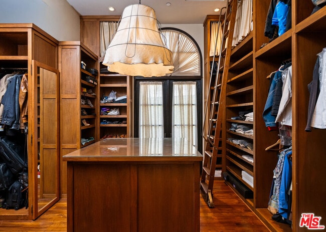 Building Photo - 964 Palisades Beach Rd