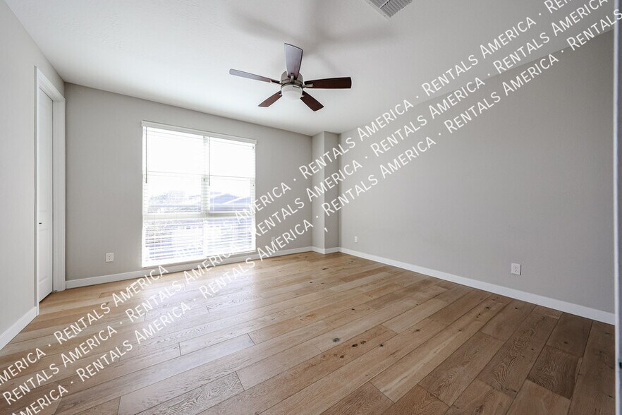 Building Photo - 1726 W Jeanine Dr