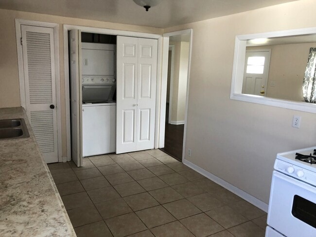 Building Photo - Newly Updated House in a Great Neighborhood!