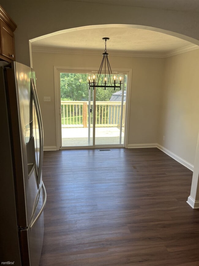 Building Photo - 3 br, 2 bath House - 2550 Louisville Boatd...