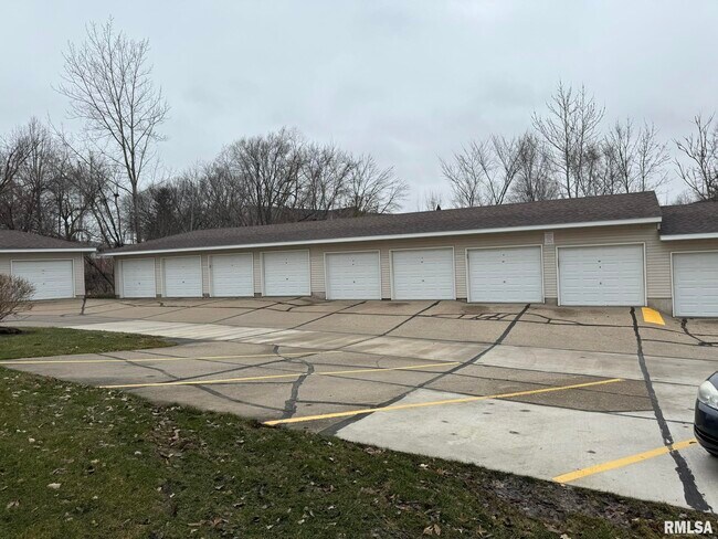 Building Photo - 4600 Grand Ave