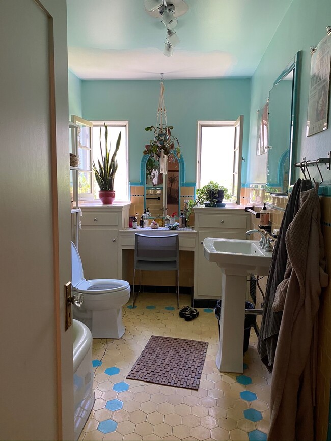 Master Bath - 855 S Curson Ave